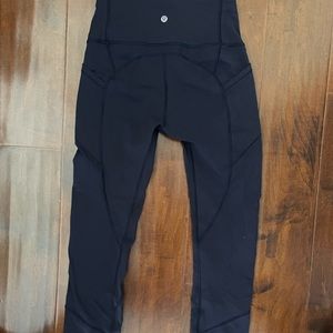 LULULEMON all the right places crop *23 size 6